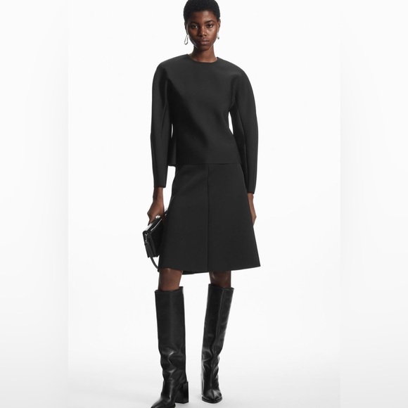 โ
COS Structured waisted Top - Black โ
- Picture 8 of 17